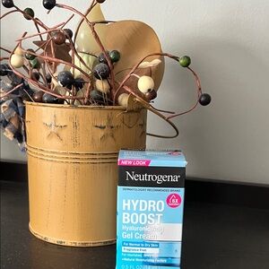 NEUTROGENA HYDRO BOOST HYALURONIC ACID GEL CREAM